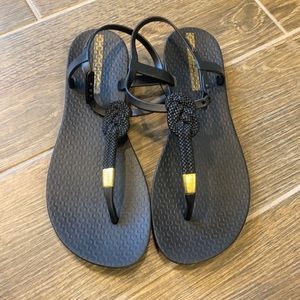 Ipanema braided knot t strap sandal